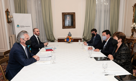 Funcionarios y economistas destacan el acuerdo con el Fondo Monetario Internacional Funcionarios y economistas destacan el acuerdo con el Fondo Monetario Internacional
