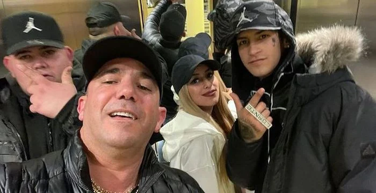 L-Gante de compras con Juan Suris, quien estuvo preso por vinculación con el narcotráfico. 