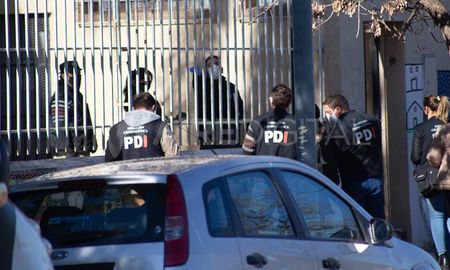 Los peritos del caso analizaron el lugar donde se presume cayó el joven. Los peritos del caso analizaron el lugar donde se presume cayó el joven.