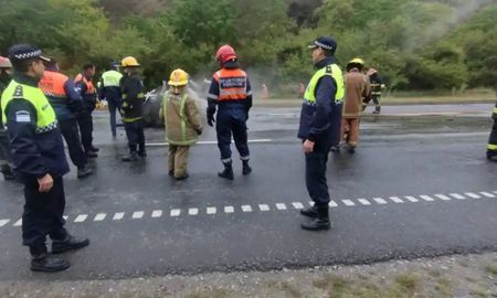 Un choque en la ruta 9 resultó en la muerte del conductor, quien quedó atrapado en el vehículo y perdió la vida calcinado. Un choque en la ruta 9 resultó en la muerte del conductor, quien quedó atrapado en el vehículo y perdió la vida calcinado.