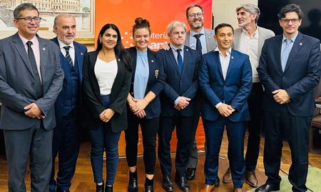 En la ciudad se Santa Fe, al finalizar las II Jornadas Nacionales de Fiscalías Ambientales, se celebró la asamblea constitutiva con más de 30 miembros de ministerios públicos fiscales argentinos. En la ciudad se Santa Fe, al finalizar las II Jornadas Nacionales de Fiscalías Ambientales, se celebró la asamblea constitutiva con más de 30 miembros de ministerios públicos fiscales argentinos.