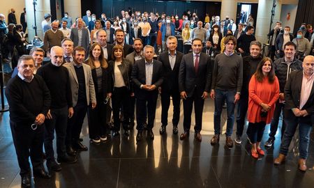 Los principales referentes de Juntos por el Cambio se reunieron este martes en Buenos Aires para dialogar sobre la estrategia electoral de cara a las generales de noviembre. Los principales referentes de Juntos por el Cambio se reunieron este martes en Buenos Aires para dialogar sobre la estrategia electoral de cara a las generales de noviembre.