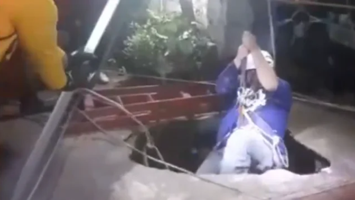 Un hombre cayó a un pozo ciego en Córdoba y tuvo que ser rescatado por los bomberos.