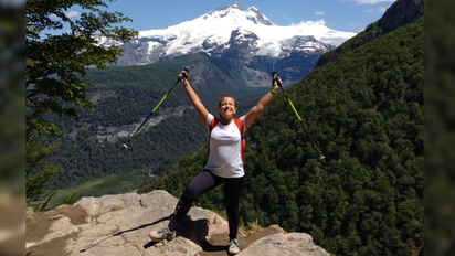 Caminar para sanar: la historia de una mujer que encontró en la montaña su refugio después del cáncer de mama