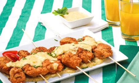 Pinchos de pollo con salsa de choclo, by Maru Botana. Pinchos de pollo con salsa de choclo, by Maru Botana.