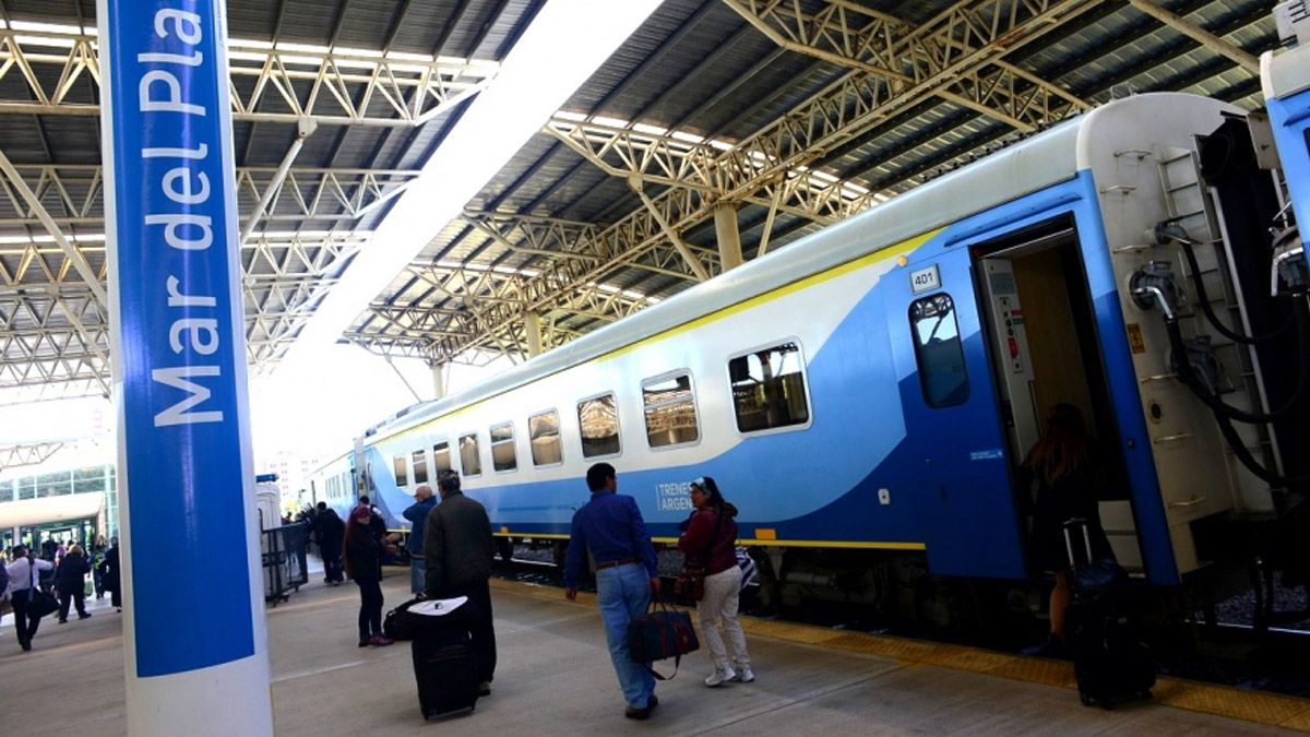 El tren Buenos Aires-Mar del Plata llegó a la ciudad balnearia en una prueba piloto para el verano