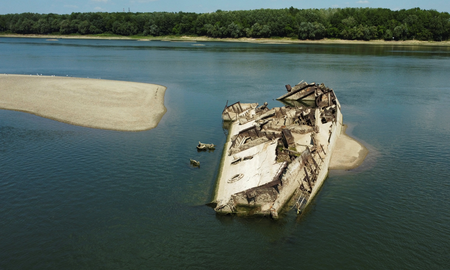 La sequía histórica de Europa dejó al descubierto barcos alemanes de la Segunda Guerra Mundial La sequía histórica de Europa dejó al descubierto barcos alemanes de la Segunda Guerra Mundial