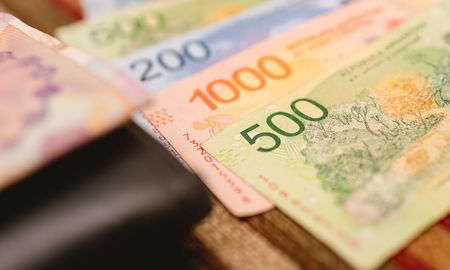 El Estado, los gremios y los empresarios se reúnen para buscar acordar un nuevo salario mínimo. El Estado, los gremios y los empresarios se reúnen para buscar acordar un nuevo salario mínimo.