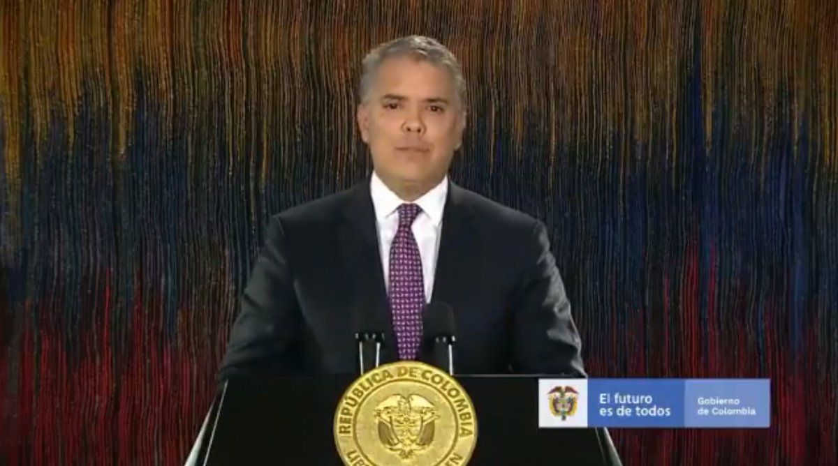 El presidente de Colombia llamó a diálogo nacional tras otra jornada de protestas y violencia