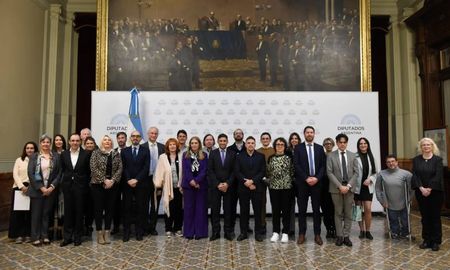 El objetivo del encuentro fue alentar mecanismos que tengan como fin la transformación del conocimiento en leyes que generen impacto directo en los ciudadanos y ciudadanas. El objetivo del encuentro fue alentar mecanismos que tengan como fin la transformación del conocimiento en leyes que generen impacto directo en los ciudadanos y ciudadanas.