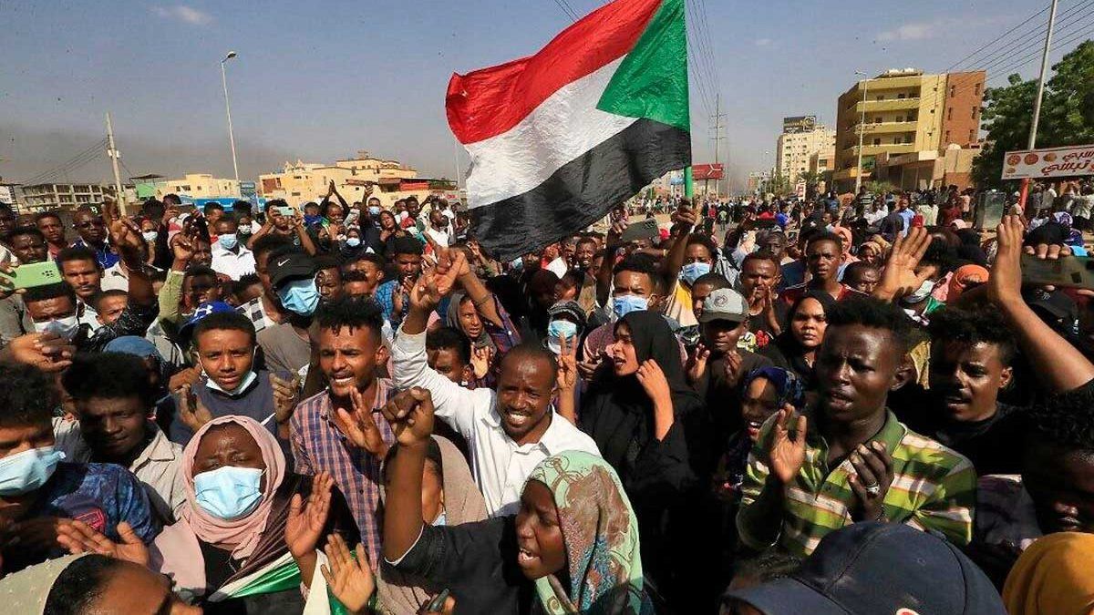Golpe de estado en Sudán: los militares detienen al primer ministro y toman el poder