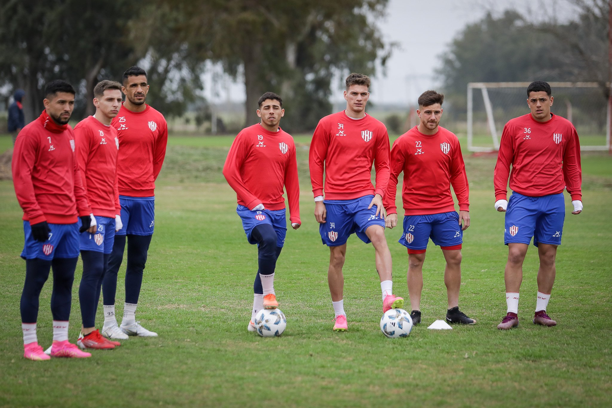 Unión recibirá a Racing en el estadio "15 de abril". Unión recibirá a Racing en el estadio "15 de abril".