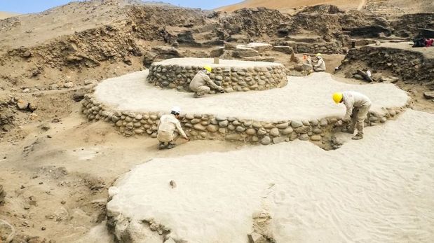 La investigadora Ruth Shady lidera los trabajos en Áspero, un sitio que evidencia la sofisticación científica de la civilización Caral hace cuatro milenios.