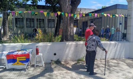 Más del 84 por ciento del padrón habían votado hasta las 18 (hora local) en las elecciones presidenciales que se celebraron este domingo en Uruguay. Más del 84 por ciento del padrón habían votado hasta las 18 (hora local) en las elecciones presidenciales que se celebraron este domingo en Uruguay.