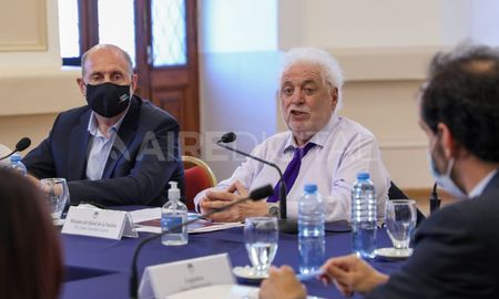El ministro de Salud de la Nación, Ginés González García, estuvo en Santa Fe este viernes y brindó una conferencia de prensa. El ministro de Salud de la Nación, Ginés González García, estuvo en Santa Fe este viernes y brindó una conferencia de prensa.