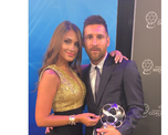 anto roccuzzo se robo todas las miradas con su espectacular vestido y un infartante escote