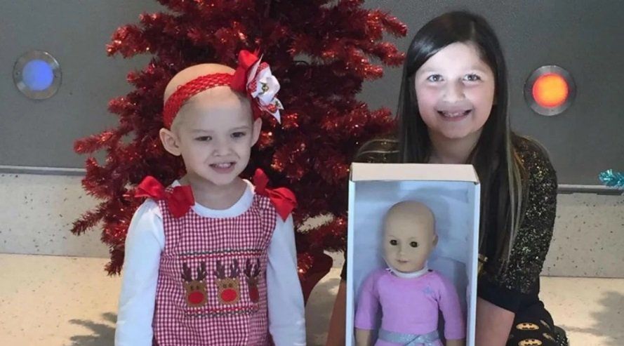 Tiene 11 años y hace artesanías para regalarle muñecas sin pelo a nenas con cáncer