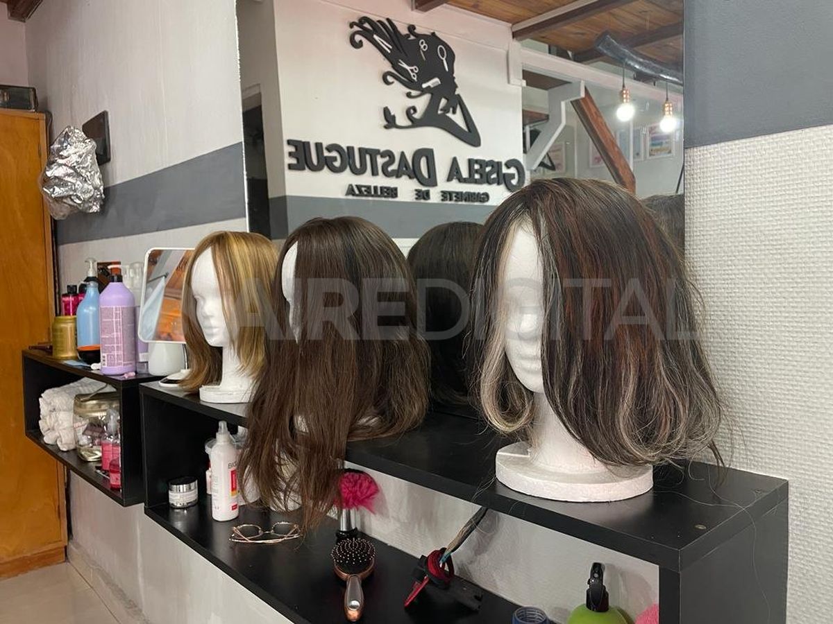 La ciudad Santa Fe cuenta con su primer banco de pelucas. La ciudad Santa Fe cuenta con su primer banco de pelucas.