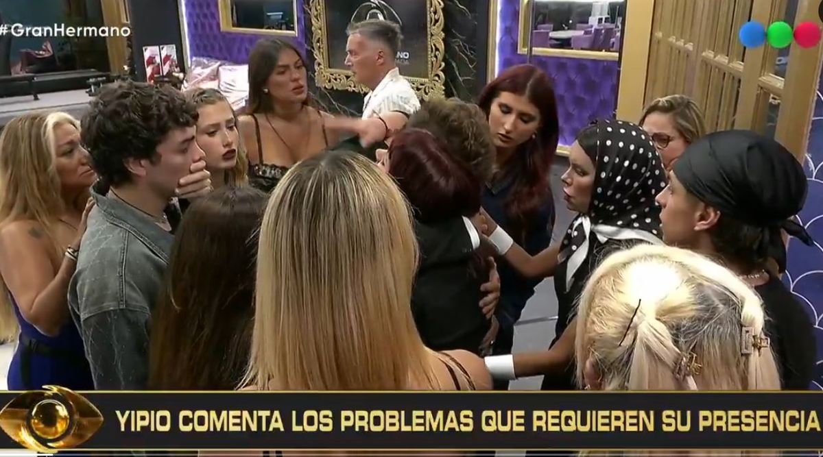 Yipio recibió abrazos de todos sus compañeros de Gran Hermano 2026. Yipio recibió abrazos de todos sus compañeros de Gran Hermano 2026.