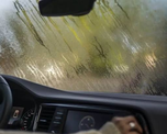 Saber cómo desempañar el vidrio del auto correctamente es clave para evitar riesgos al manejar. Saber cómo desempañar el vidrio del auto correctamente es clave para evitar riesgos al manejar.