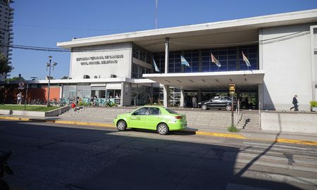 La Municipalidad de Santa Fe y el Gobierno de la Provincia formalizaron la renovación del convenio de comodato de la Estación Terminal de Ómnibus “General Manuel Belgrano” por un nuevo período de 20 años. La Municipalidad de Santa Fe y el Gobierno de la Provincia formalizaron la renovación del convenio de comodato de la Estación Terminal de Ómnibus “General Manuel Belgrano” por un nuevo período de 20 años.