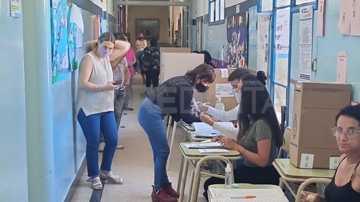 Se vota con más fluidez que en las Paso este domingo en Coronda, con el relajamiento de las normas sanitarias.