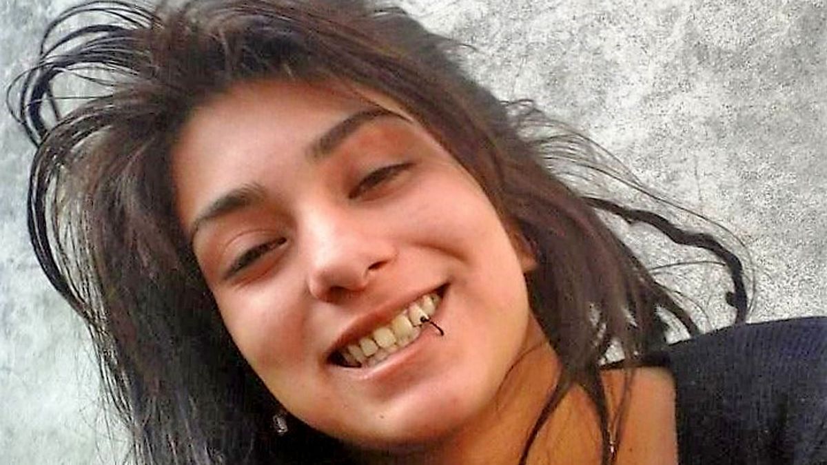 El crimen de Lucía Pérez en Mar del Plata impulsó el primer Paro Nacional de Mujeres el 19 de octubre de 2016, llevando el reclamo de las plazas a los ámbitos laborales. El crimen de Lucía Pérez en Mar del Plata impulsó el primer Paro Nacional de Mujeres el 19 de octubre de 2016, llevando el reclamo de las plazas a los ámbitos laborales.
