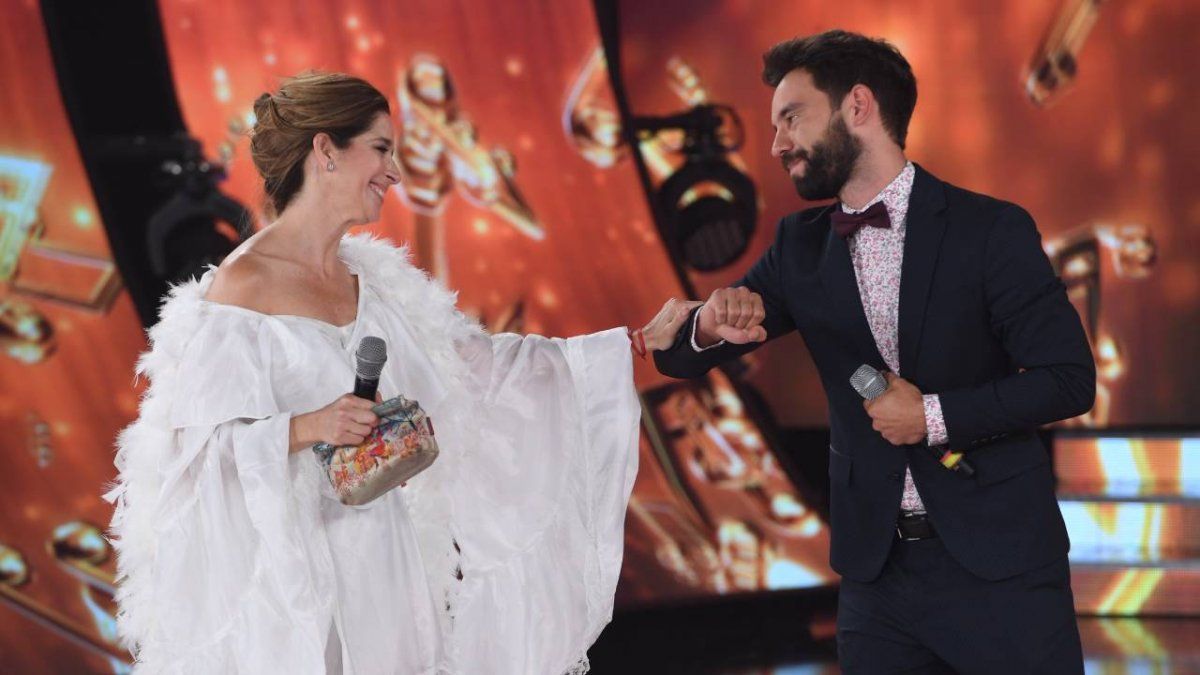 Laura Novoa estrenó compañero pero la gente le bajó el pulgar.