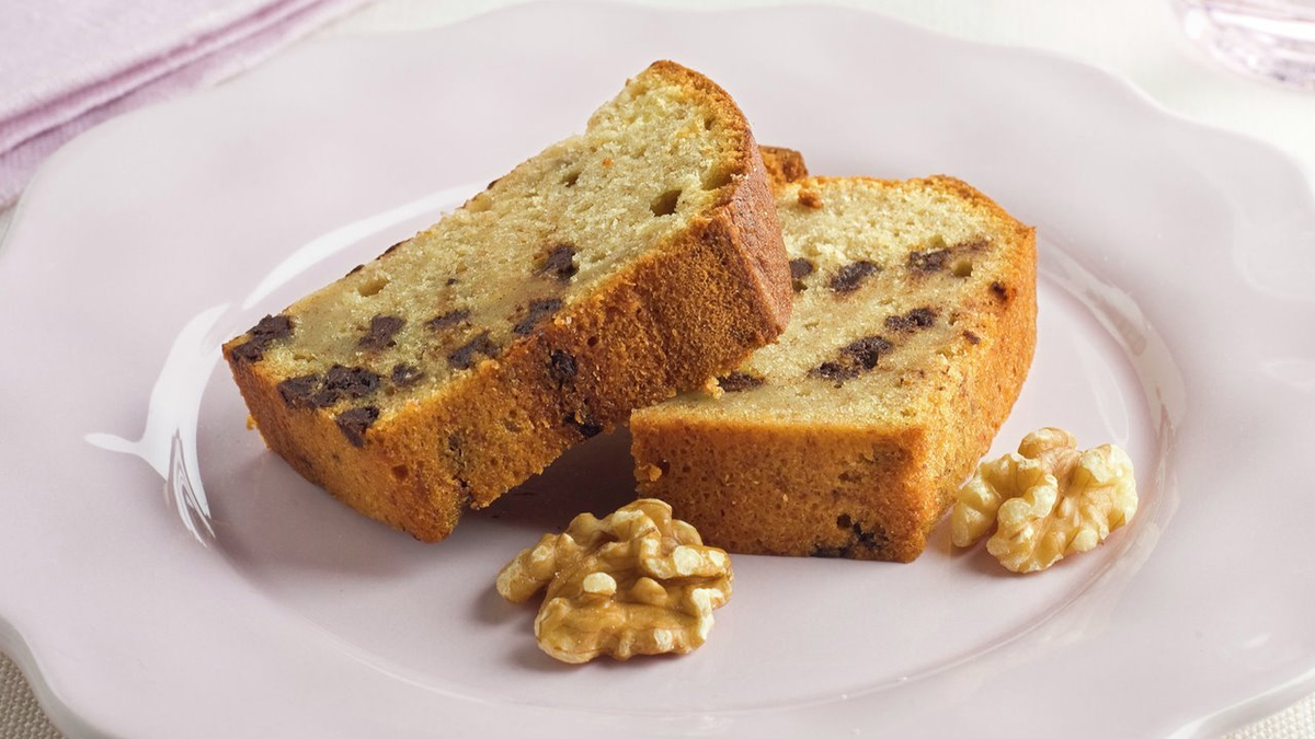 Bizcochuelo con chips de chocolate, ideal para la merienda. Bizcochuelo con chips de chocolate, ideal para la merienda.