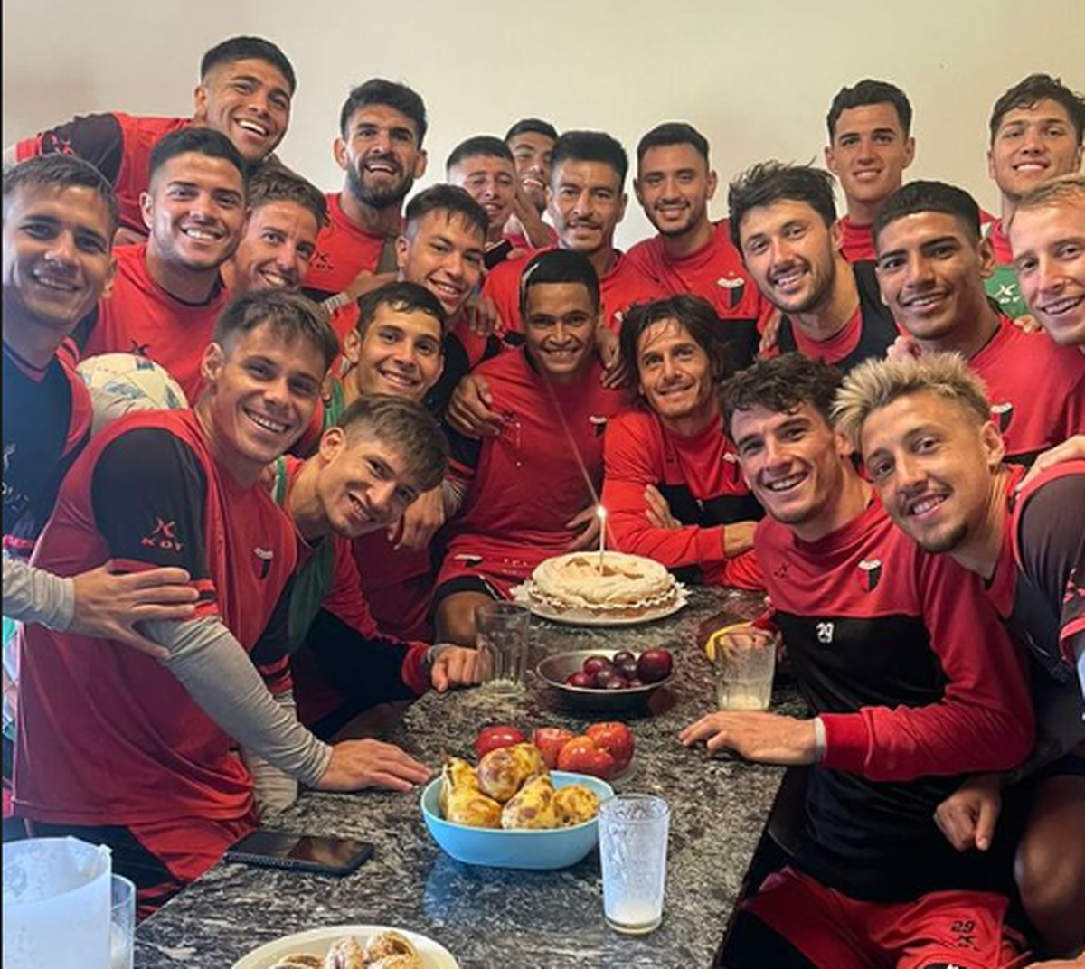 El plantel de Colón en el cumpleaños de Andrada. El plantel de Colón en el cumpleaños de Andrada.