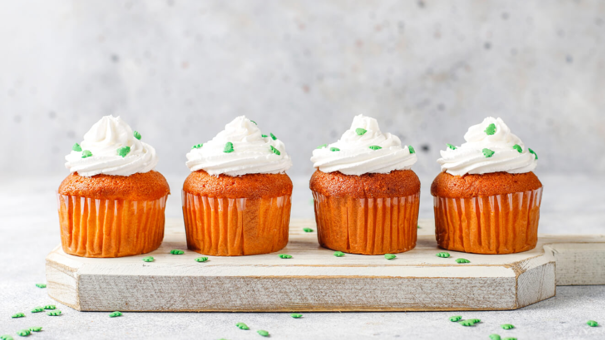 Cómo hacer cupcakes con queso crema súper ricos y esponjosos la receta