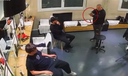 El violento episodio quedó registrado por una cámara de seguridad del comercio. El violento episodio quedó registrado por una cámara de seguridad del comercio.