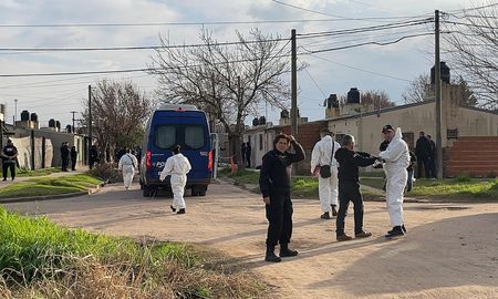 Una vecina del policía atrincherado relató cómo se desató el horror en barrio Nueva Esperanza, en el norte de la ciudad de Santa Fe. Una vecina del policía atrincherado relató cómo se desató el horror en barrio Nueva Esperanza, en el norte de la ciudad de Santa Fe.