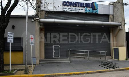 La delegación San Lorenzo de la Unión Obrera de la Construcción de la República Argentina (Uocra) fue baleada este domingo por la noche. La delegación San Lorenzo de la Unión Obrera de la Construcción de la República Argentina (Uocra) fue baleada este domingo por la noche.