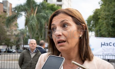 Florito cuestionó la presentación de Castelló con su grupo Kaniche en la Fiesta de la Cumbia el domingo 27 de agosto en Rafaela, organizada por el gobierno local en plena campaña. Florito cuestionó la presentación de Castelló con su grupo Kaniche en la Fiesta de la Cumbia el domingo 27 de agosto en Rafaela, organizada por el gobierno local en plena campaña.
