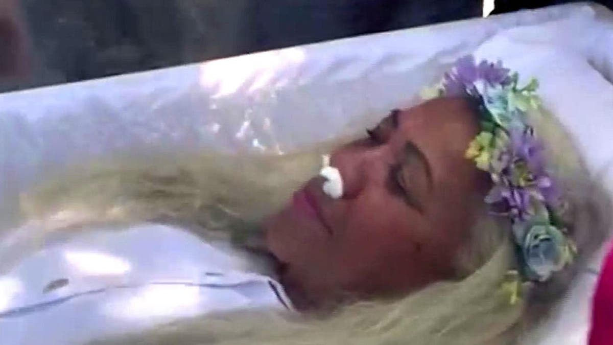 Fingió su propia muerte para saber como la despedían