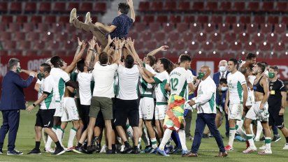 El Elche de Bragarnik ganó y ascendió a la Primera División de España