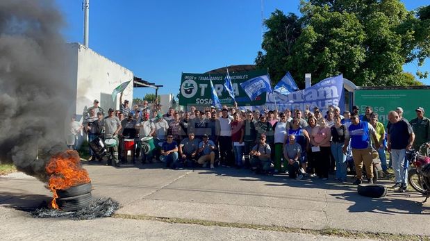 Los trabajadores municipales de la Base Derqui realizaron una asamblea en el marco de la tercera jornada de lucha.&nbsp;