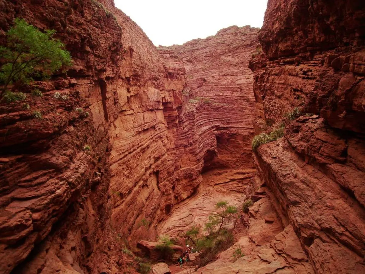 Dentro de la Quebrada de las Conchas se encuentran formaciones geológicas impresionantes. Dentro de la Quebrada de las Conchas se encuentran formaciones geológicas impresionantes.