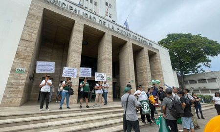 Municipales de Utram se manifestarán en la explanada del Palacio Municipal, en el marco del paro y los reclamos al Ejecutivo. Municipales de Utram se manifestarán en la explanada del Palacio Municipal, en el marco del paro y los reclamos al Ejecutivo.
