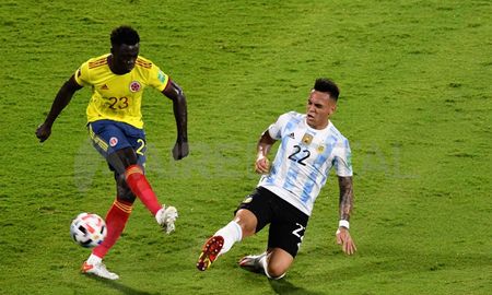 La Selección de fútbol de Argentina derrotó 1-0 a Colombia y sigue sumando de a tres en las Eliminatorias Sudamericanas. La Selección de fútbol de Argentina derrotó 1-0 a Colombia y sigue sumando de a tres en las Eliminatorias Sudamericanas.