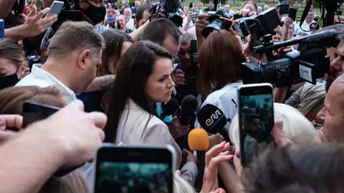 La l&iacute;der opositora&nbsp;Svetlana Tijanovskaya&nbsp;abandon&oacute;&nbsp;Bielorrusia