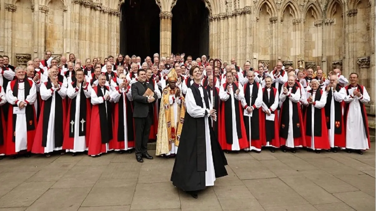 La Iglesia Anglicana podría decidir eliminar el género y recurrir a términos neutros, bajo la idea de que