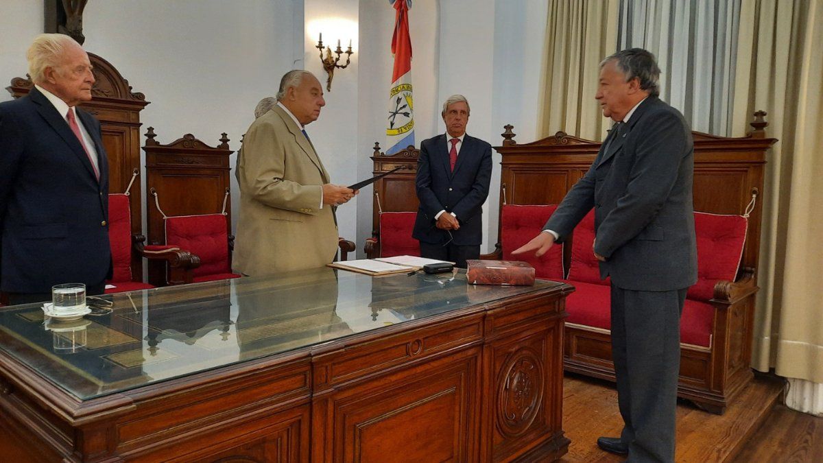 El presidente de la Corte Rafael Gutiérrez toma juramento al fiscal Rubén Martínez
