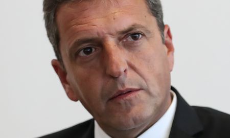 El presidente Alberto Fernández tomará este miércoles juramento al designado ministro de Economía, Desarrollo Productivo y Agricultura, Sergio Massa. El presidente Alberto Fernández tomará este miércoles juramento al designado ministro de Economía, Desarrollo Productivo y Agricultura, Sergio Massa.