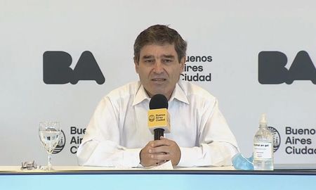 Quirós explicó lo que sucedió con las vacunas que fueron a las prepagas y obras sociales, tras la denuncia del oficialismo. Quirós explicó lo que sucedió con las vacunas que fueron a las prepagas y obras sociales, tras la denuncia del oficialismo.