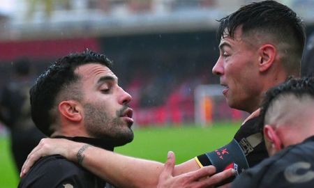 Colón superó a Defensores de Belgrano por 3 a 0 con goles de Federico Rasmussen (PT 9), Pier Barrios (PT 21) y Julián Marcioni (ST 3). Colón superó a Defensores de Belgrano por 3 a 0 con goles de Federico Rasmussen (PT 9), Pier Barrios (PT 21) y Julián Marcioni (ST 3).