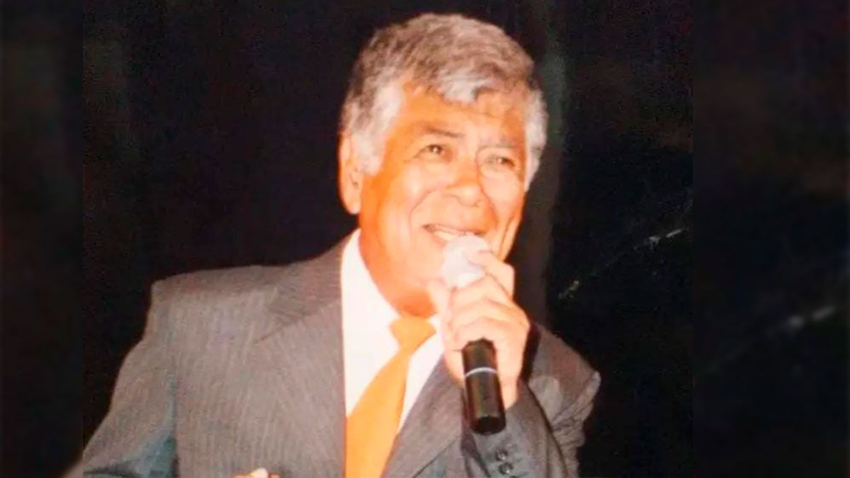 El “Negro” Casas se distinguió en los escenarios de toda la región con su presencia cautivante y sus canciones románticas.