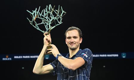 Daniil Medvedev derrotó a Zverev y es nuevo campeón del Masters 1000 de París. Daniil Medvedev derrotó a Zverev y es nuevo campeón del Masters 1000 de París.