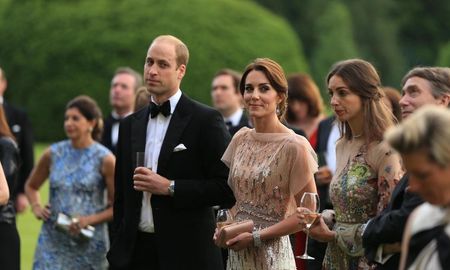 Antes de conocer a Kate Middleton, el príncipe William vivió un romance con Rose Farquha. Antes de conocer a Kate Middleton, el príncipe William vivió un romance con Rose Farquha.